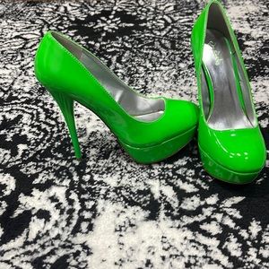 Neon green Qupid heels, like new. Size 8.5